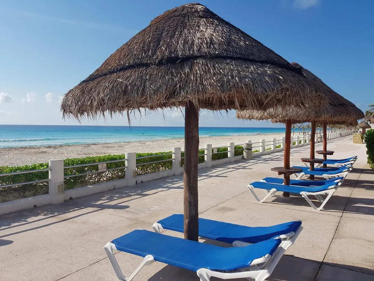 CANCUN! Departamento familiar sobre la Playa!! Apartamento México
