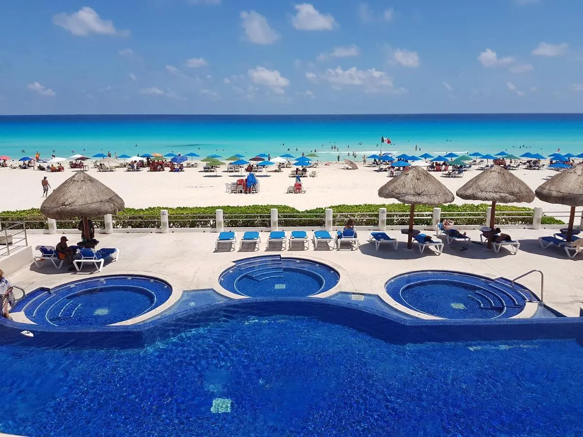 Cancun! Departamento Familiar Sobre La Playa!! Apartment 0*, Cancun Mexico