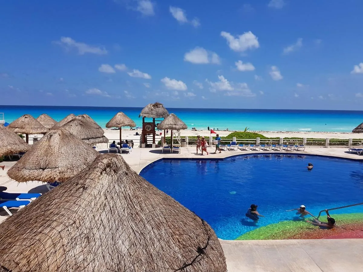 Cancun! Departamento Familiar Sobre La Playa!! Apr 3- Aug 30Th 2022 No Elevator 7Th Floor contacts